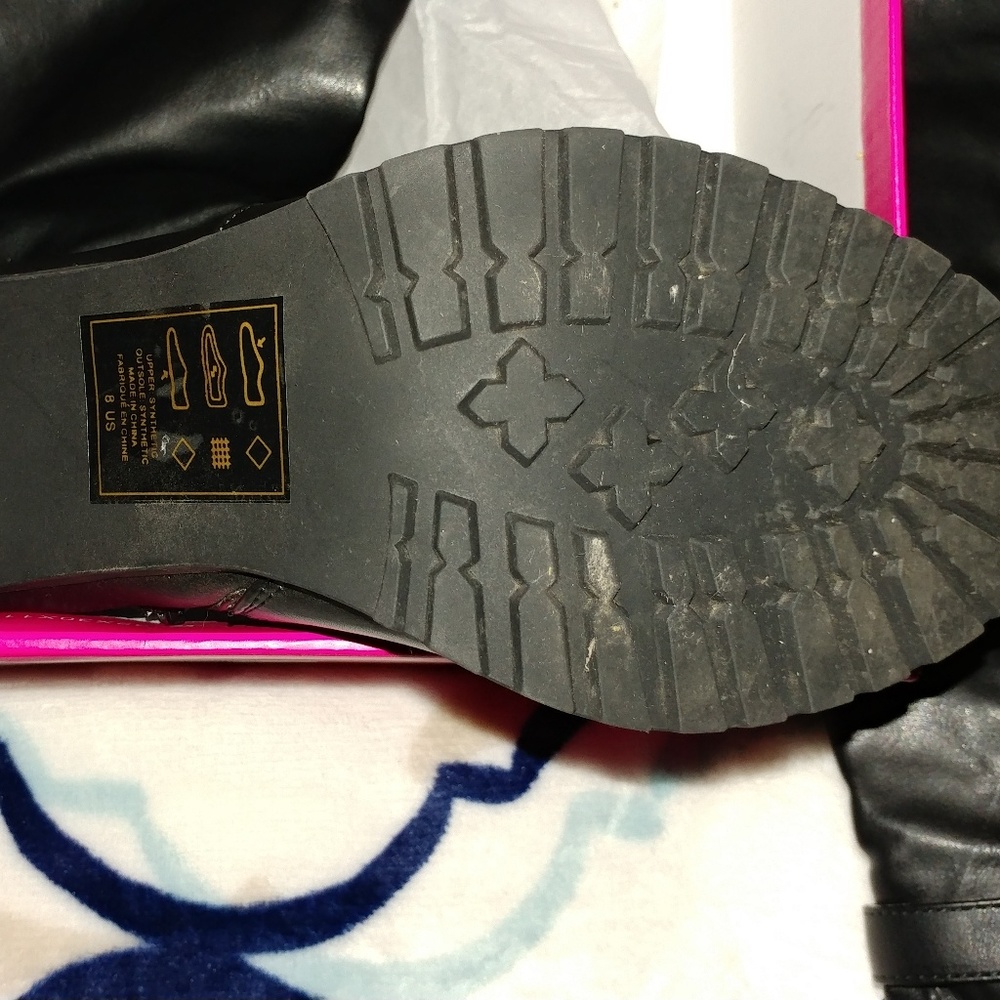 Boots - Picture 3 of 8